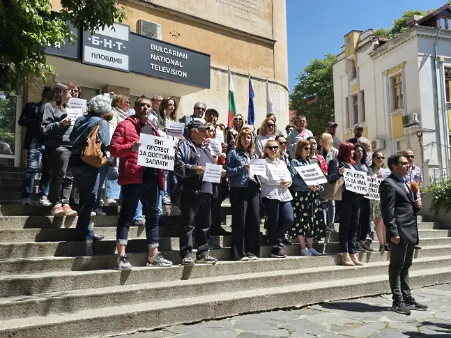  Призиви за прекъсване на работа се чуха на митинга на Българска телеграфна агенция, БНР и Българска национална телевизия 