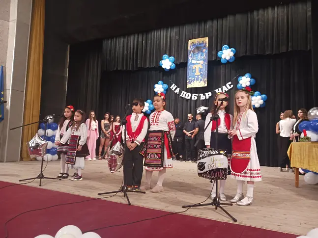  Днес беше последният образователен ден за 45 зрелостници в община Гулянци 