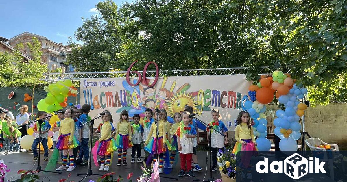 С празничен концерт детска градина Щастливо детство във Враца