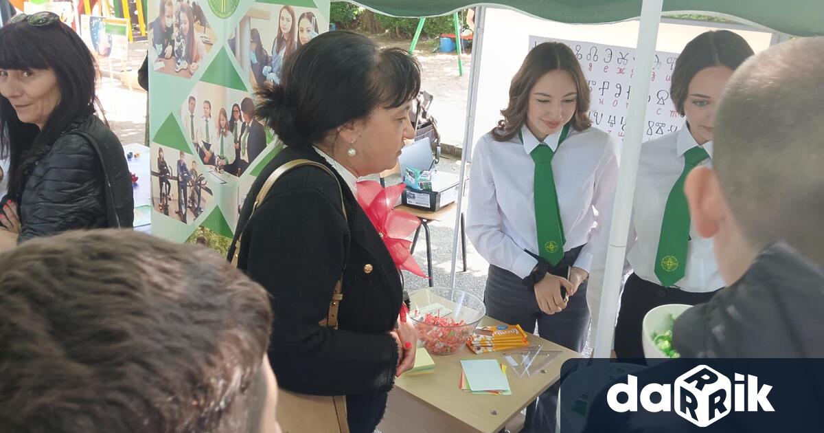 Откриването на инициативата се състоя на откритата сцена пред Художествената