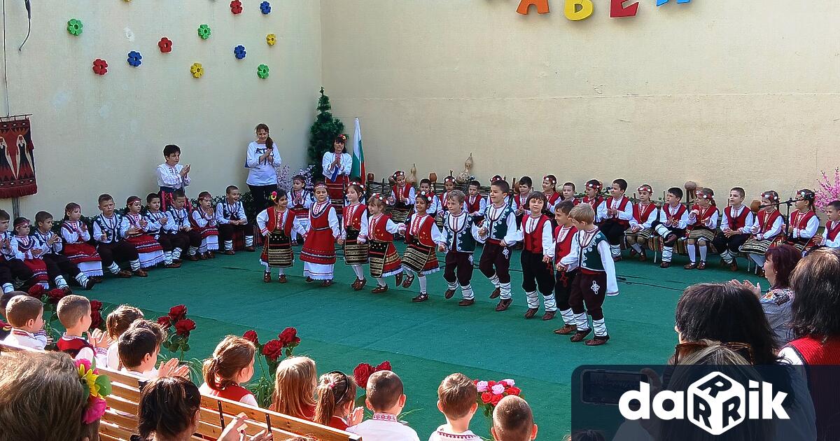 Фолклорен фестивал Славеево изворче организира за пореден пътДетска градина Славейче