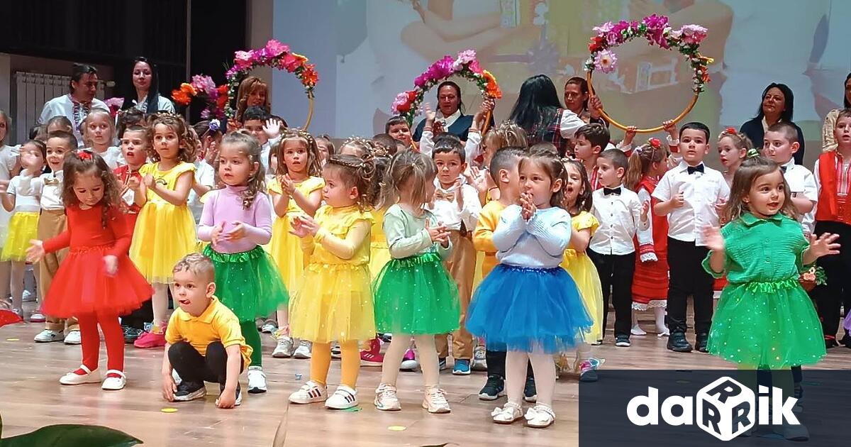 Детска градина Детска вселена отбеляза годишнина от създаването си С празничен