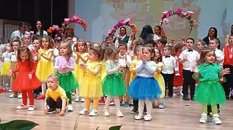 С празничен концерт детска градина „Детска вселена “ отбеляза 55-та годишнина от създаването си