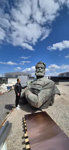Кметът на Враца провери ремонта на паметника на Хр.Ботев в София