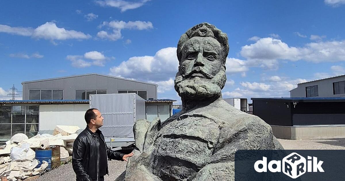 Кметът на Община Враца Калин Каменов посети ателието където се