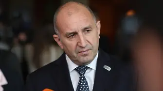 Радев внесе в парламента предложението си за референдум за еврото