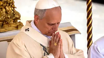 „Viva il Papa“: Папа Лъв XIV официално застана начело на Католическата църква (СНИМКИ)