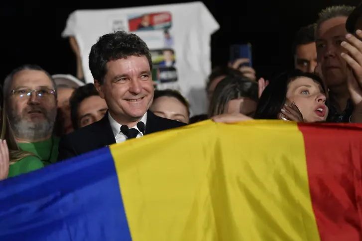 Проевропейският кандидат Никушор Дан спечели президентските избори в Румъния