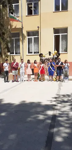  Днес беше последният образователен ден за 45 зрелостници в община Гулянци 