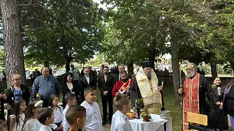 190 години просветителско  дело отбелязаха в с. Камено поле