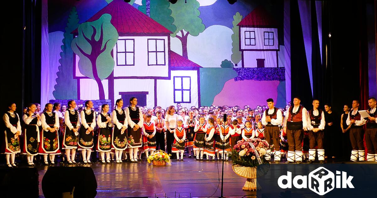 В театралния салон на Народно читалище Д П Сивков –