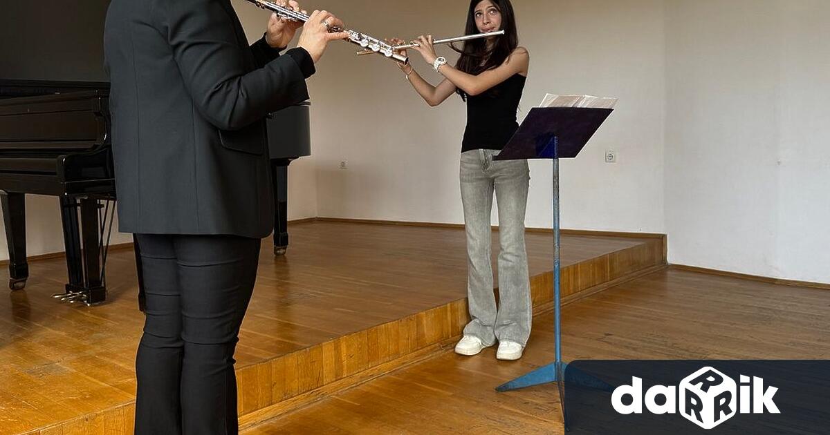 Тази сутрин в Бургас стартира майсторски клас по флейта ръководен