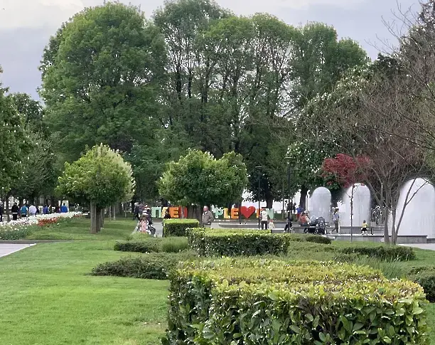 В четвъртък ще преобладава слънчево време с купеста и мощна купеста облачност в следобедните часове
