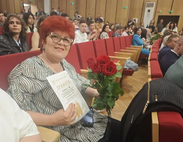 За принос в областта на образованието в Плевен наградиха директори, педагози и учители/СНИМКИ/