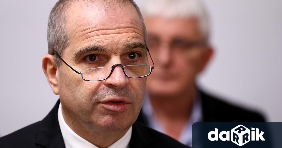 Шофьорът който се заби с камион в бензиностанция до село