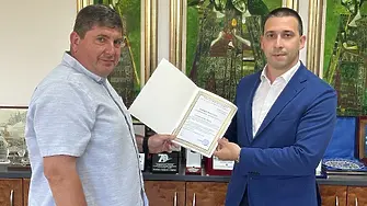 Кметът на плевенското село Пелишат връчи на управителя на област Плевен благодарствено писмо