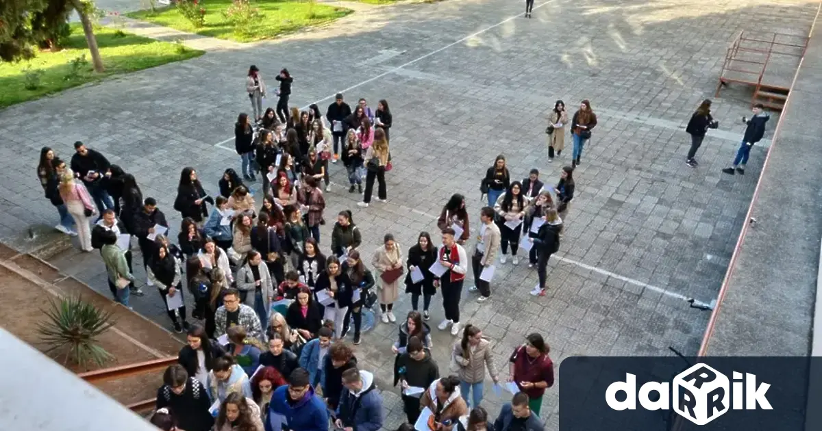 Близо 4600 зрелостници се явиха на матурата по БЕЛ в