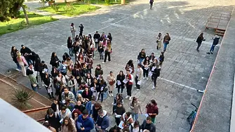 Вълнение и високи очаквания за зрелостниците след матурата по БЕЛ в Пловдив
