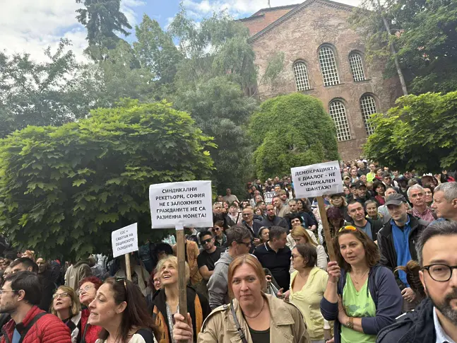 Столичани излязоха на протест в подкрепа на кмета Терзиев