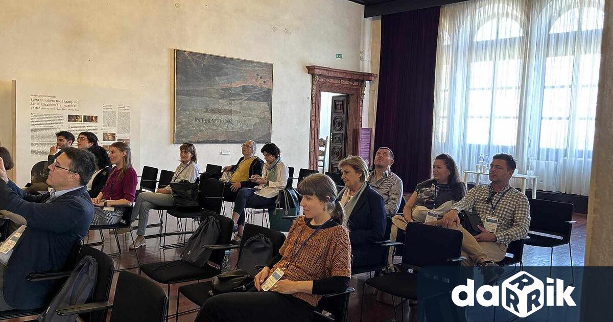 Директорът на музей Етър проф д р Светла Димитрова и ръководителят