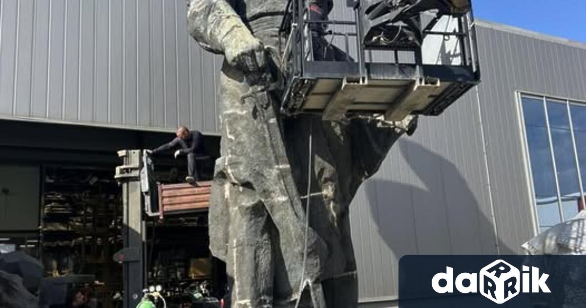 Паметникът на Христо Ботев вече е цял Реставрационните дейности в