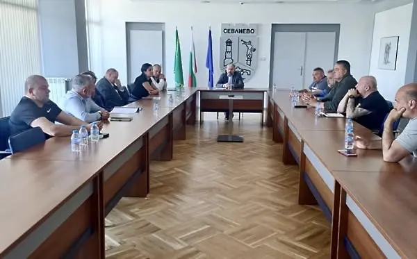 Мечките, които навлизат в населени места, бяха тема на среща в Община Севлиево