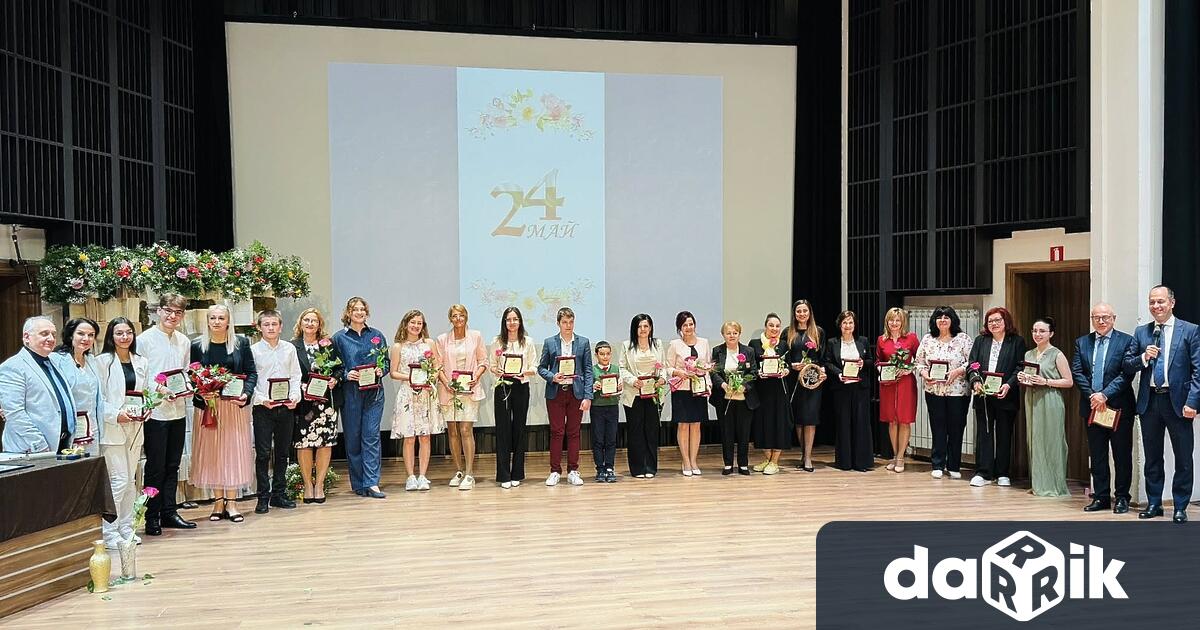 В навечерието на Деня на светите братя Кирил и Методий