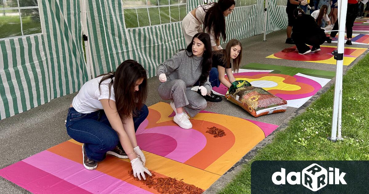 Цветна азбука разцъфна в Цар Симеоновата градина в Пловдив В навечерието