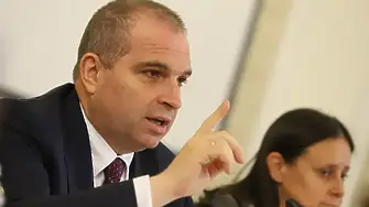 За да няма съмнения за “чадър”, министър Караджов лично ще проверява фирмата, чийто камион се вряза в бензиностанция