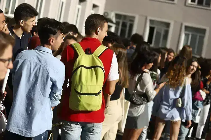 Професия или профил: 48 000 гимназисти полагат втори държавен изпит