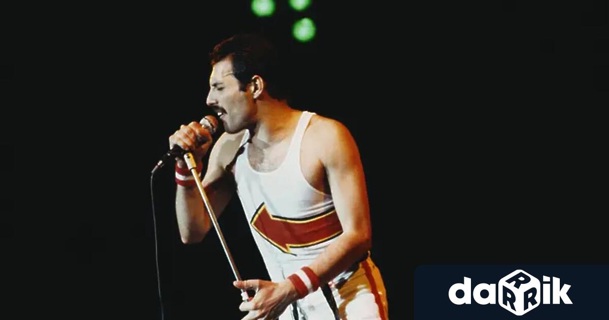 Фронтменът на Queen Фреди Меркюри имал дъщеря от тайна любовна