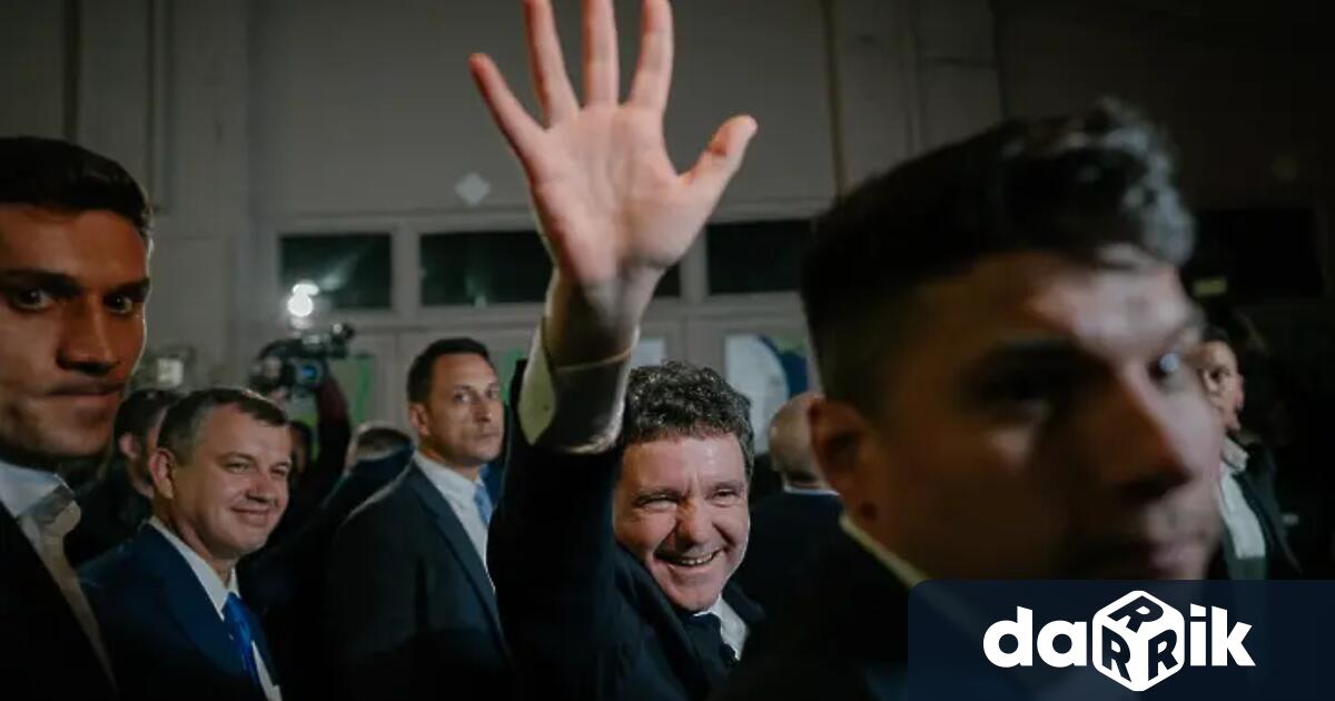 Проевропейският кандидат и кмет на Букурещ в оспорвана надпревара с