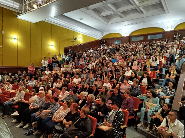  Повече от 25 години БЧК Сливен е в помощ на абитуриентите-сираци 