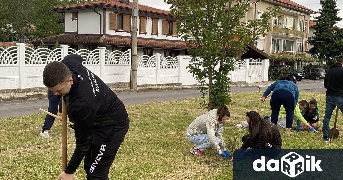 В деня на Св велики равноапостолни царе Константин и Елена