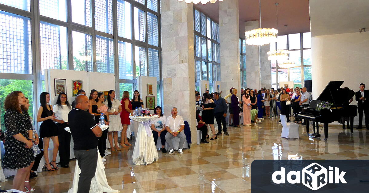 Младостта винаги носи вдъхновение вяра копнеж мечти и вълнение Такава