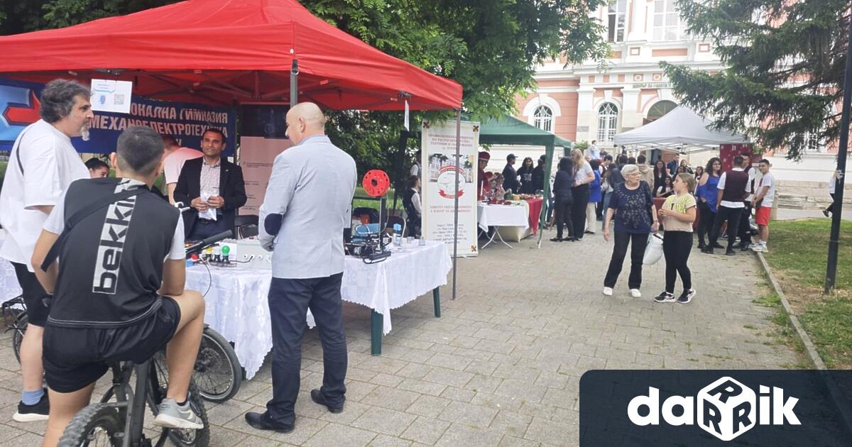 Професионални гимназии в Плевен представят днес специалностите си в Панаир