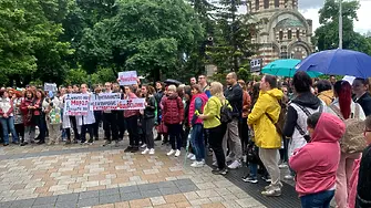 Протестът на медици в Плевен събра множество недоволни