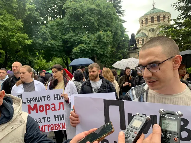  Протестът на медици в Плевен събра голям брой недоволни 