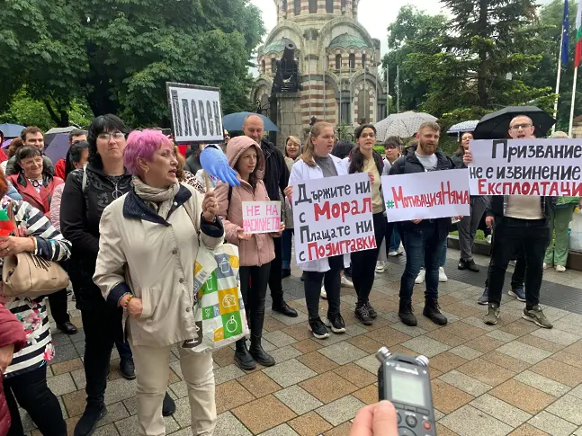  Протестът на медици в Плевен събра голям брой недоволни 