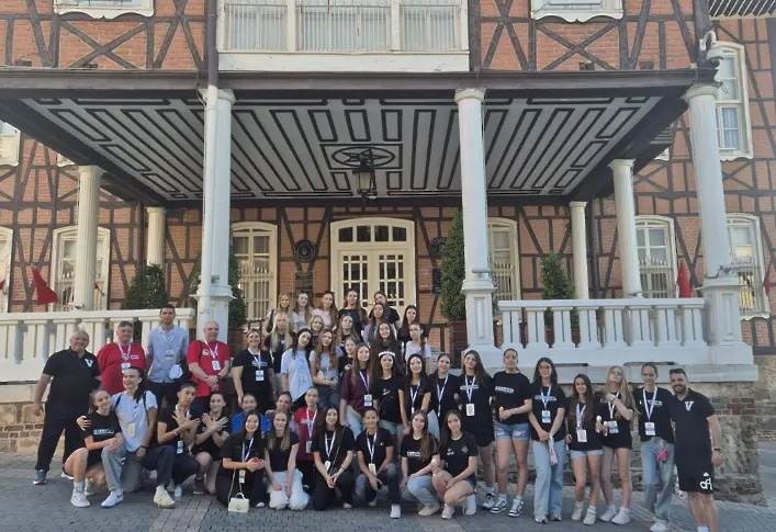  Млади плевенски волейболни очаквания се включиха в състезателен шампионат в побратимения ни град Бурса 