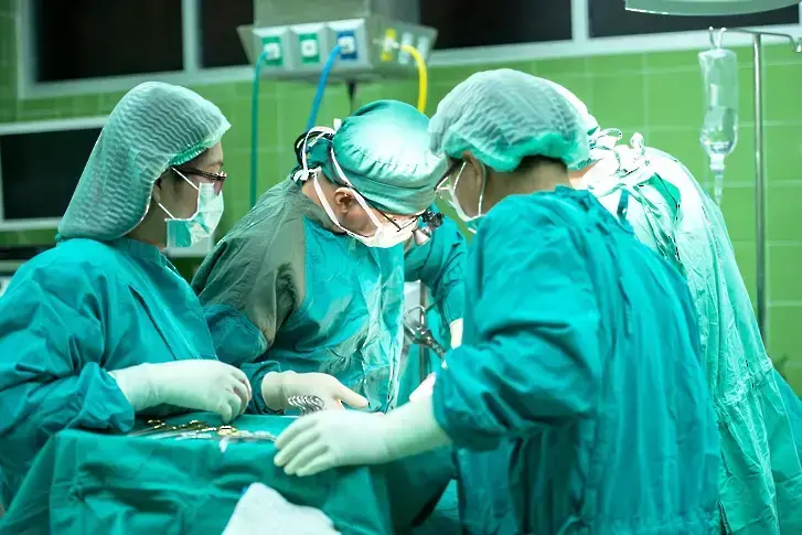 Медицински специалисти настояват за по-високи заплати, заплашват със стачка