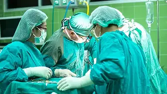 Медицински специалисти настояват за по-високи заплати, заплашват със стачка