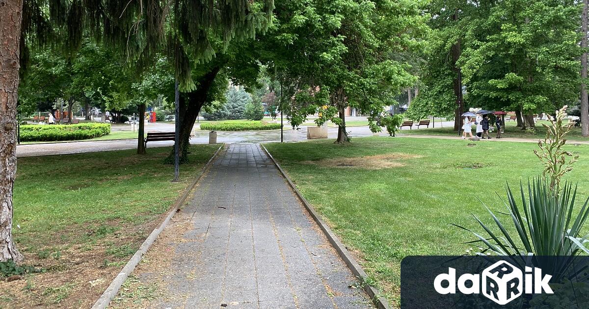 В неделя времето ще бъде облачно мрачно и дъждовно Ще