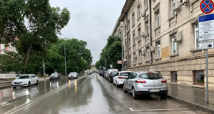 В понеделник времето ще остане облачно - валежите ще започнат да спират