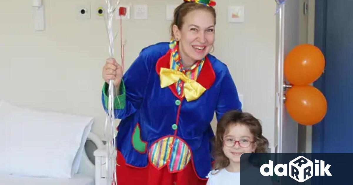 С пъстроцветни балони в Мама и Аз’ влезе Смешко който