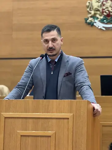 ПП–ДБ: Безплатен басейн за най-уязвимите? Мнозинството в ОбС каза „не“: Това е морален провал на управлението