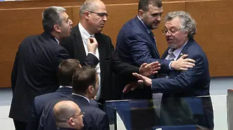 Викове и напрежение в парламента (СНИМКИ)