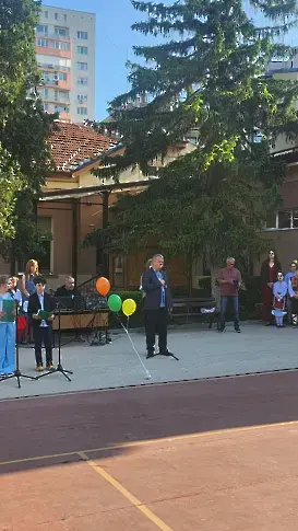  В НУ „ Христо Ботев “ означиха последния образователен ден за учениците от 1 до 3 клас 