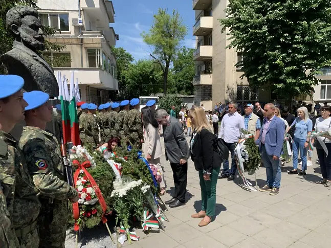 Плевен отбеляза Деня на Ботев и загиналите за свободата на България/СНИМКИ/