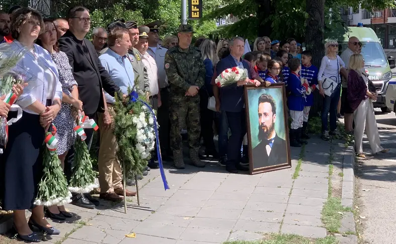 Плевен отбеляза Деня на Ботев и загиналите за свободата на България/СНИМКИ/